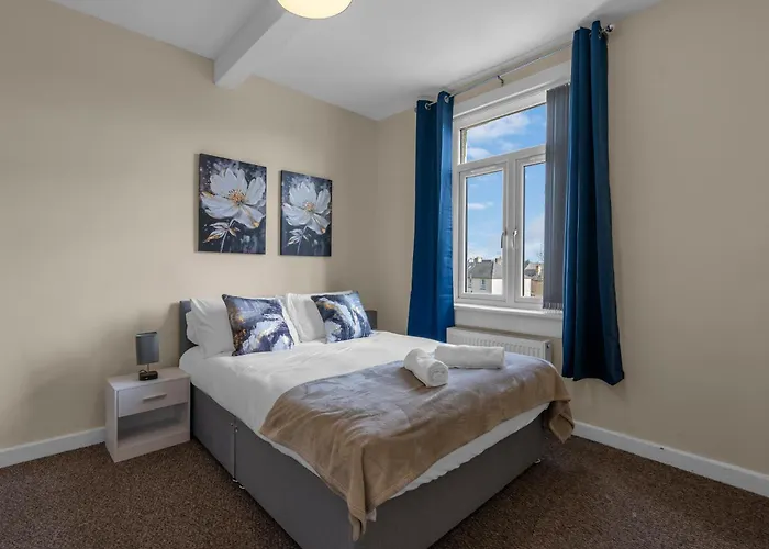 2 Bedroom Apartment In Edinburgh With 2 Free Parking Spaces