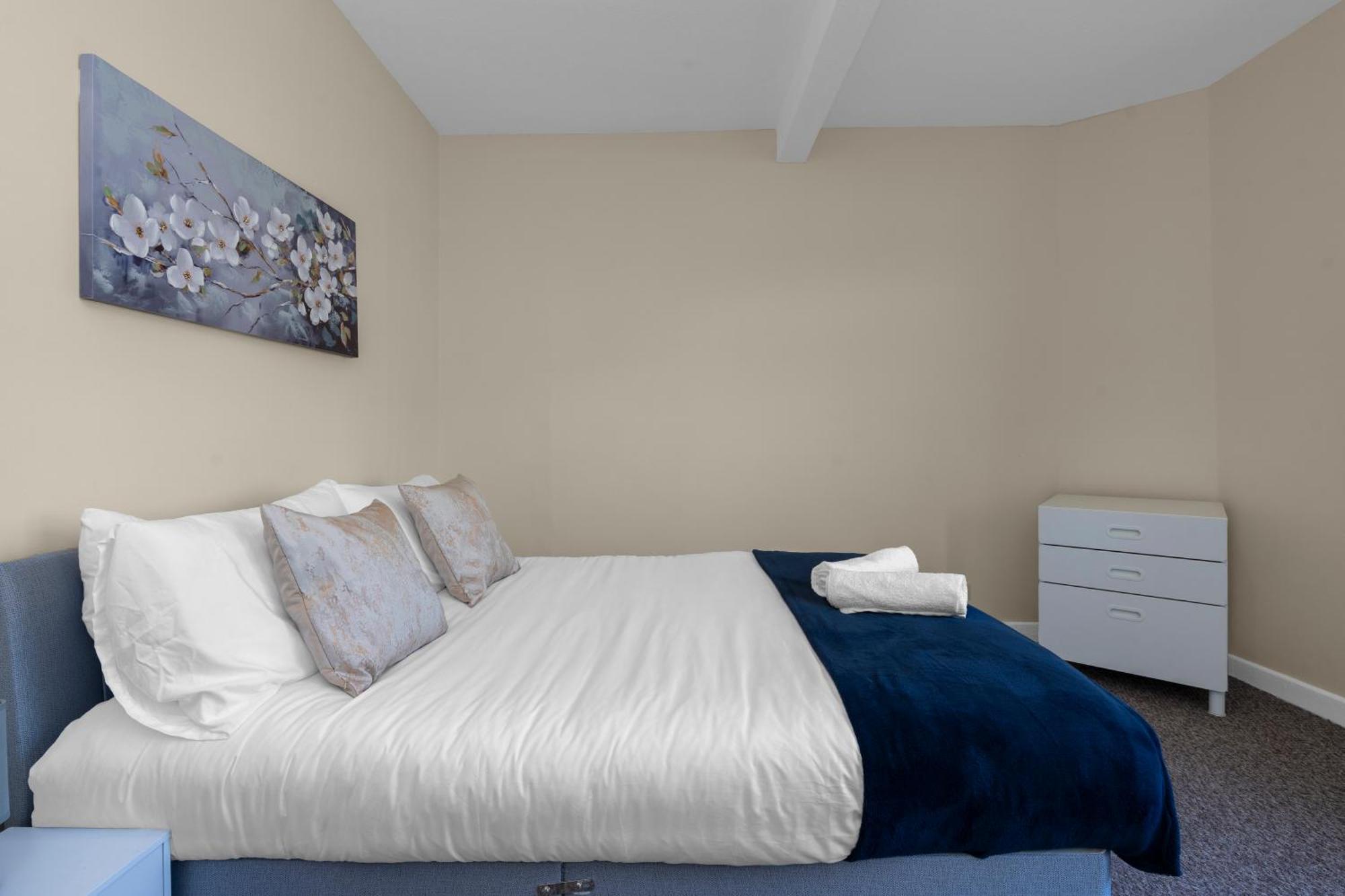 2 Bedroom In With 2 Free Parking Spaces Apartment Edinburgh